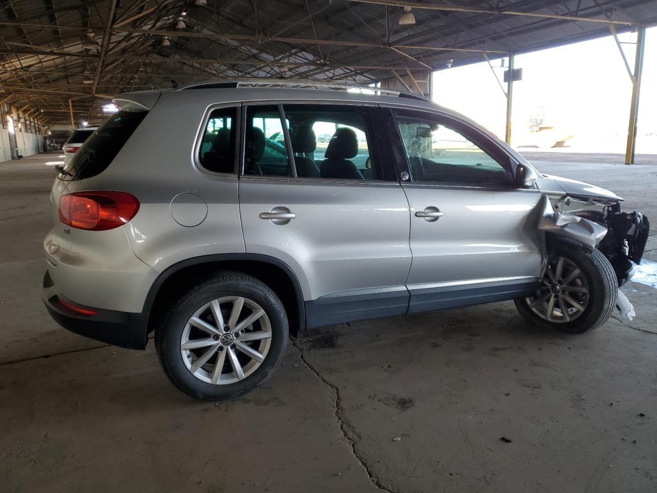 2017 Volkswagen Tiguan - Image 3