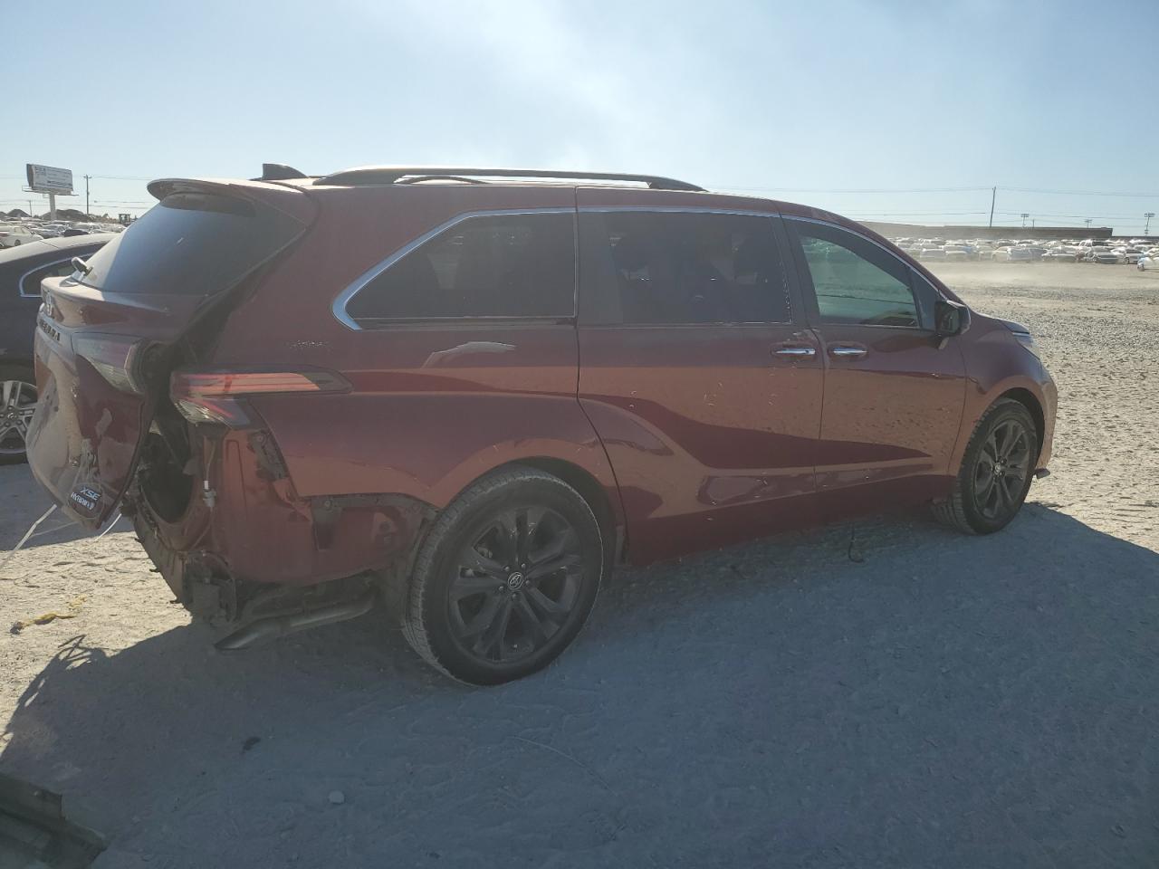 2022 Toyota Sienna - Image 3