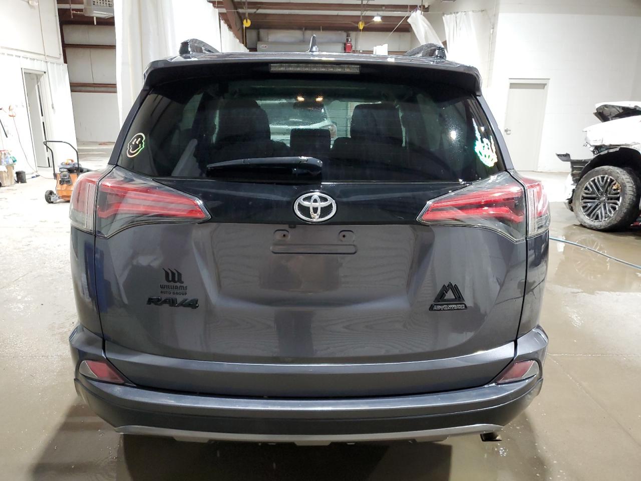 2018 Toyota RAV 4 - Image 6