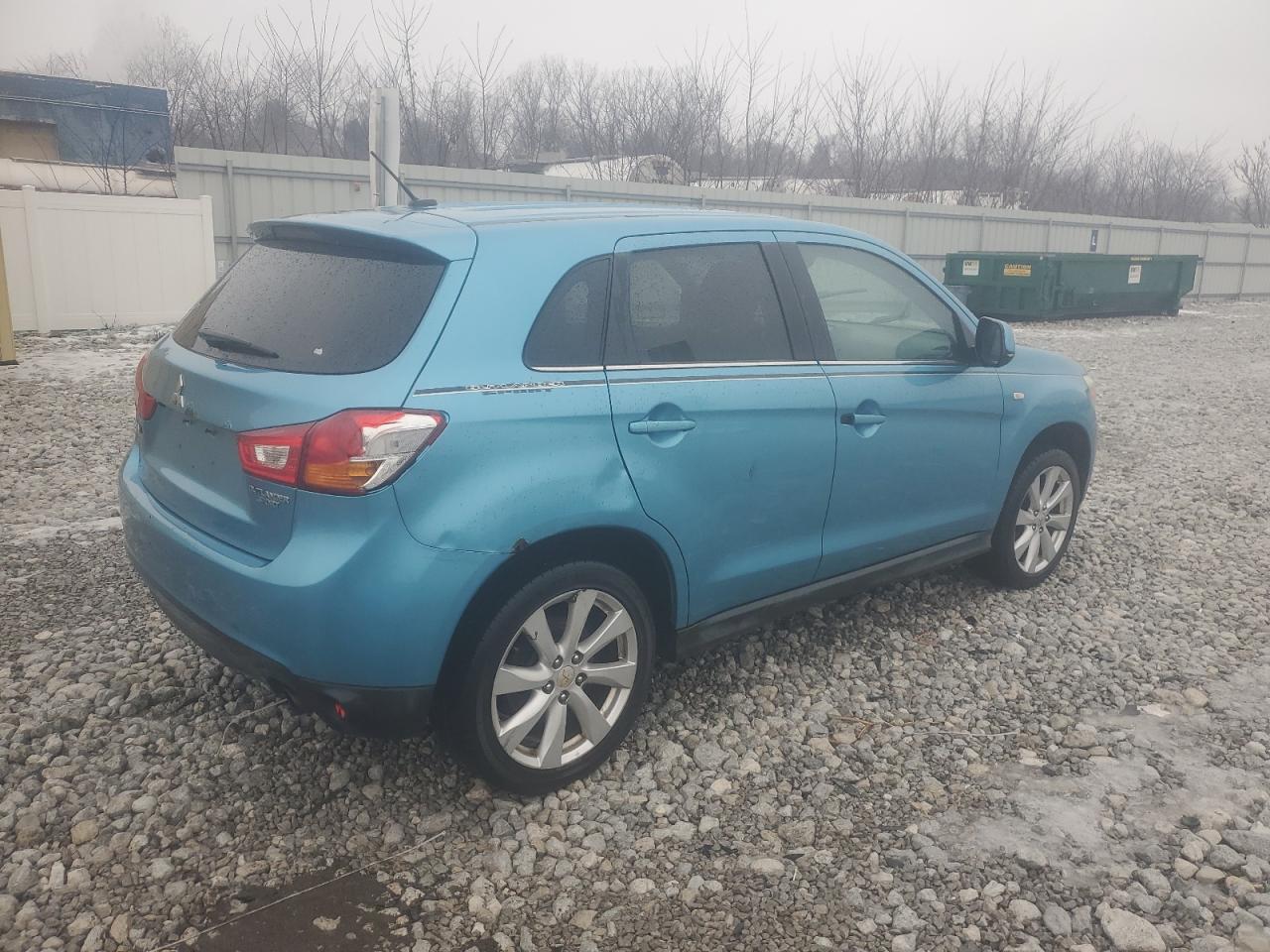 2014 Mitsubishi Outlander - Image 3