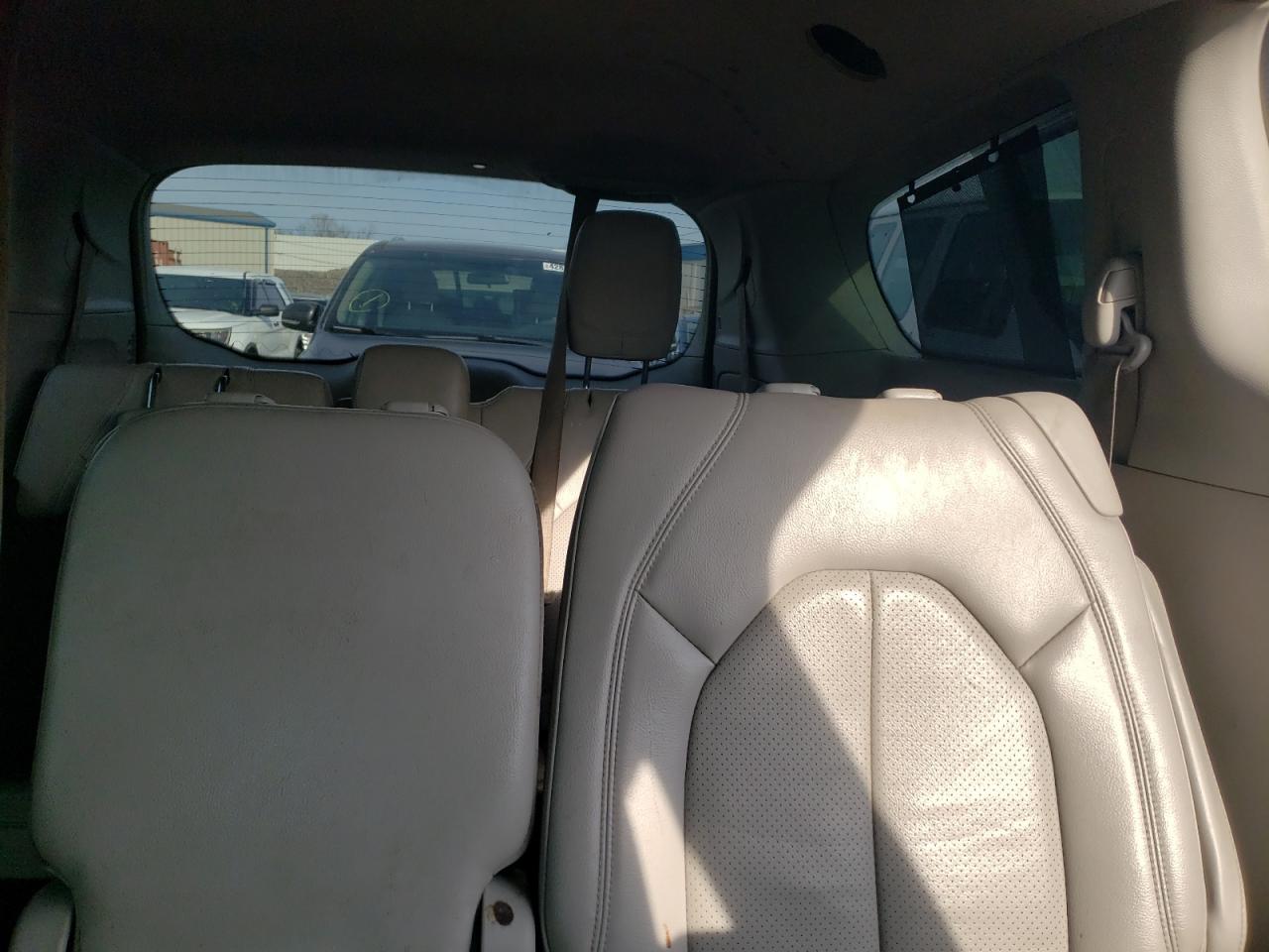 2017 Chrysler Pacifica - Image 10