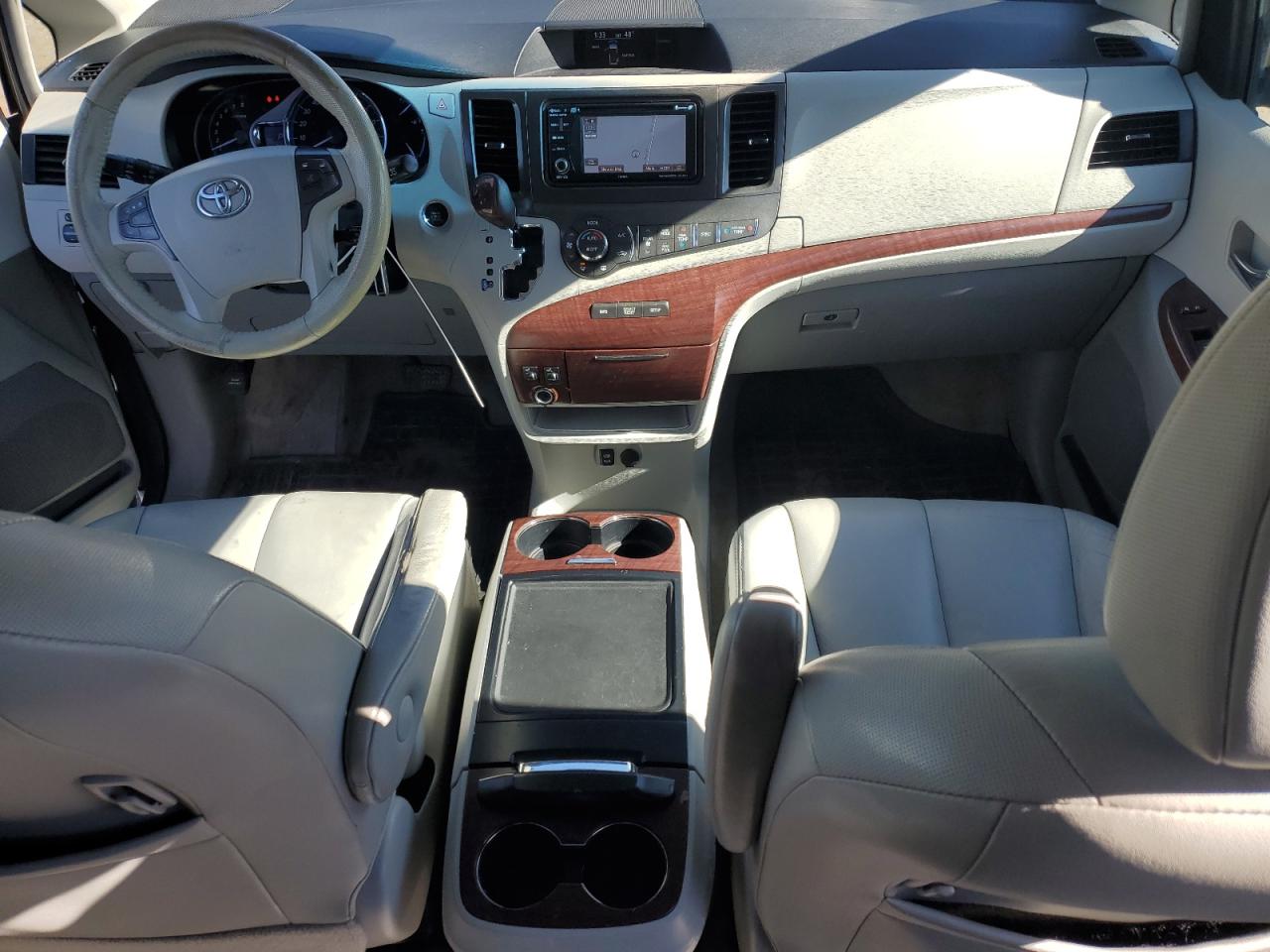 2013 Toyota Sienna - Image 8