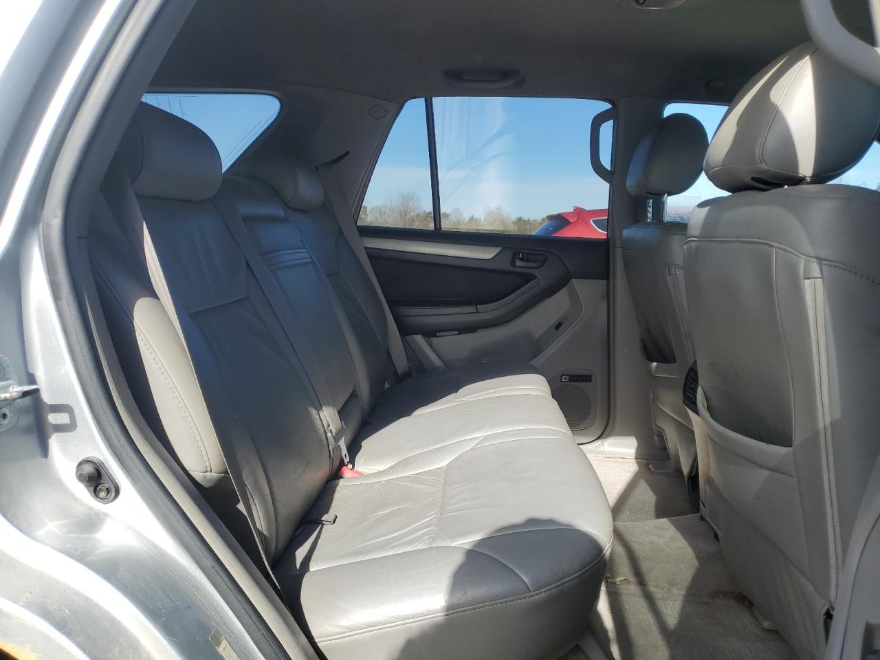 2005 Toyota 4Runner - Image 11