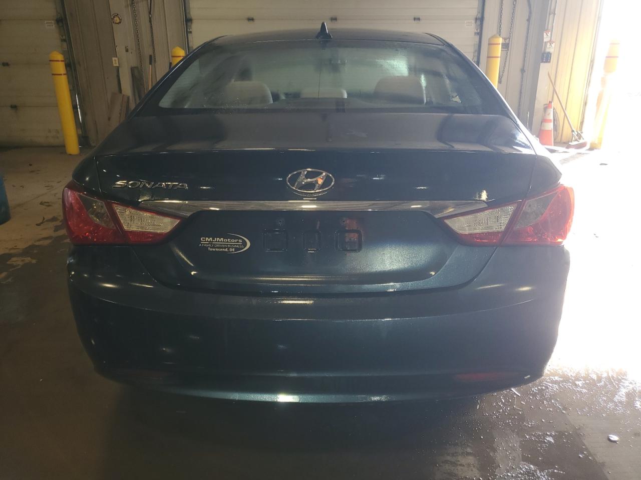 2011 Hyundai Sonata - Image 6