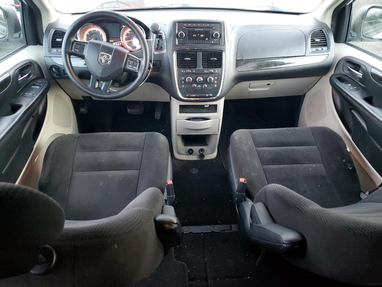 2017 Dodge Caravan - Image 8