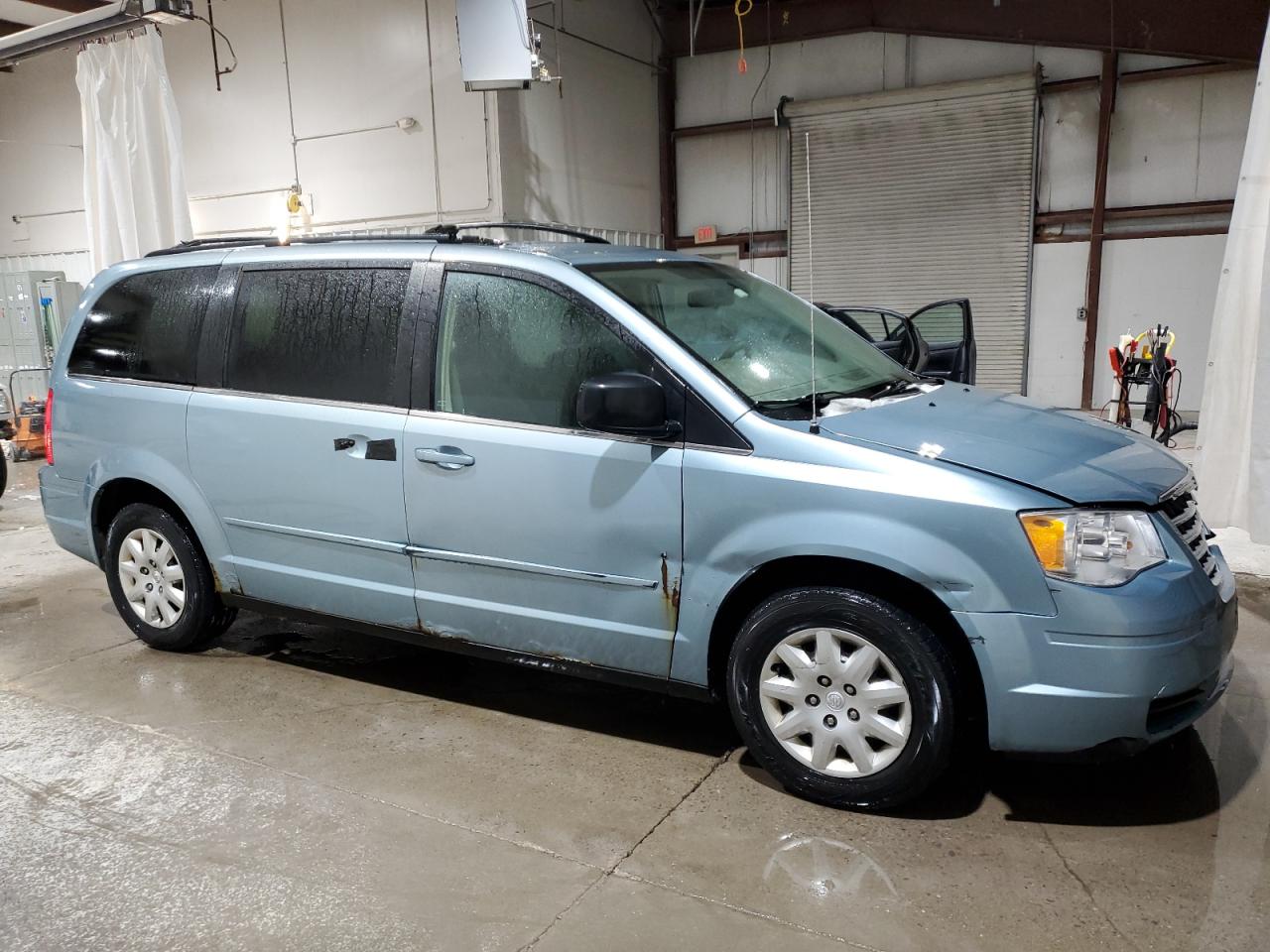 2010 Chrysler Town & Country - Image 4