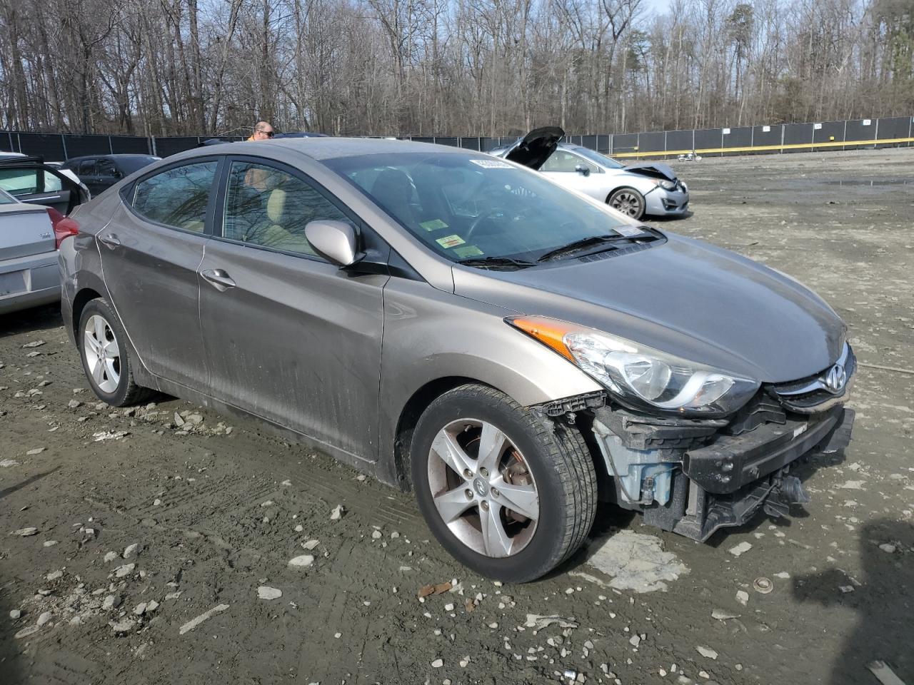 2013 Hyundai Elantra - Image 4