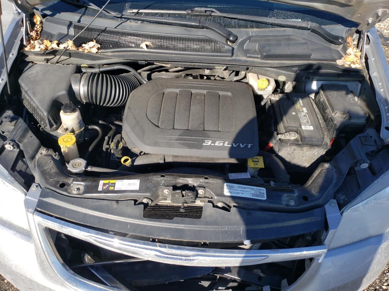 2016 Chrysler Town & Country - Image 13