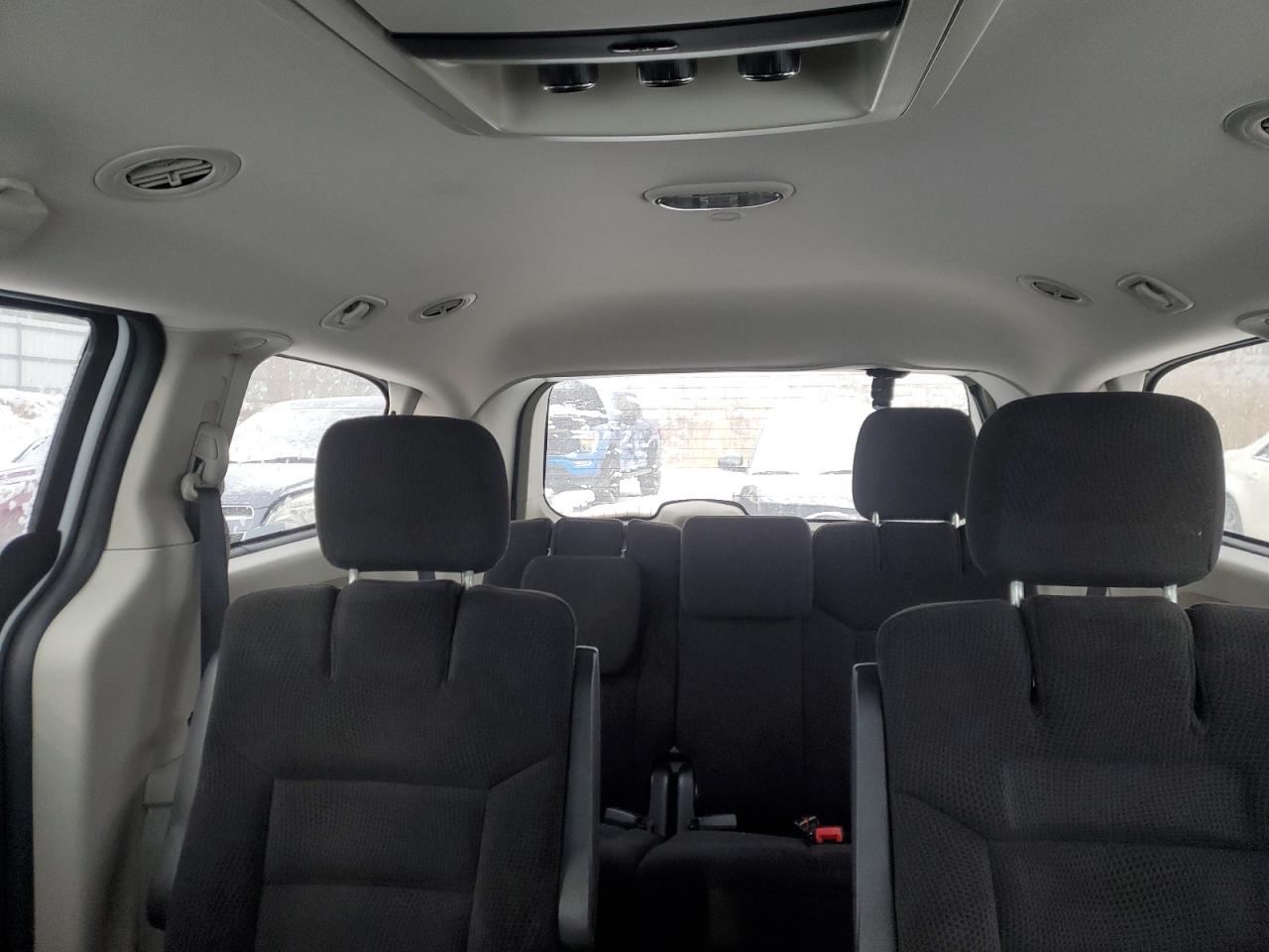 2016 Dodge Caravan - Image 10