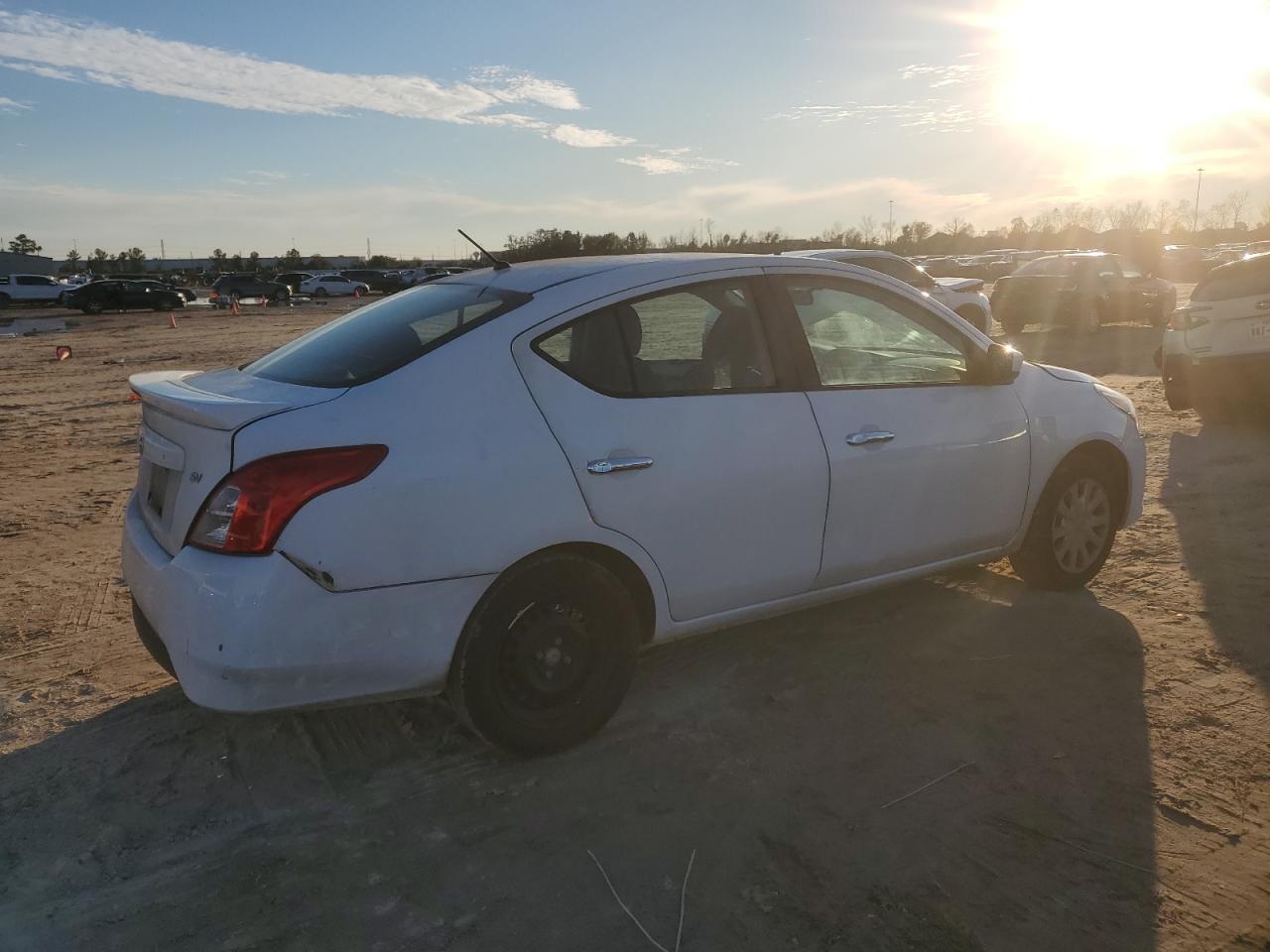 2019 Nissan Versa - Image 3