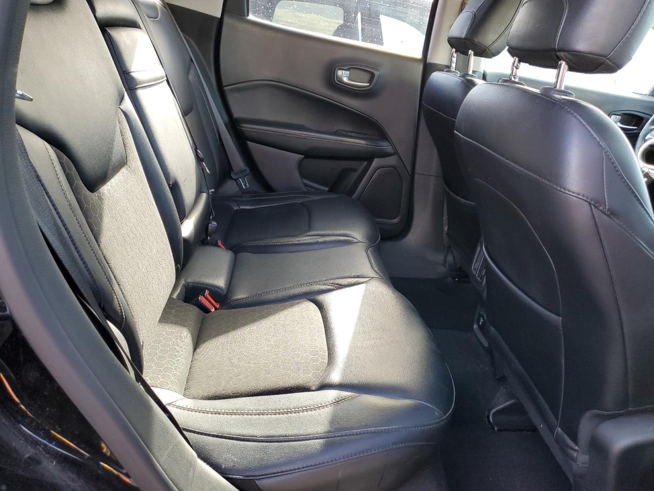 2018 Jeep Compass - Image 11