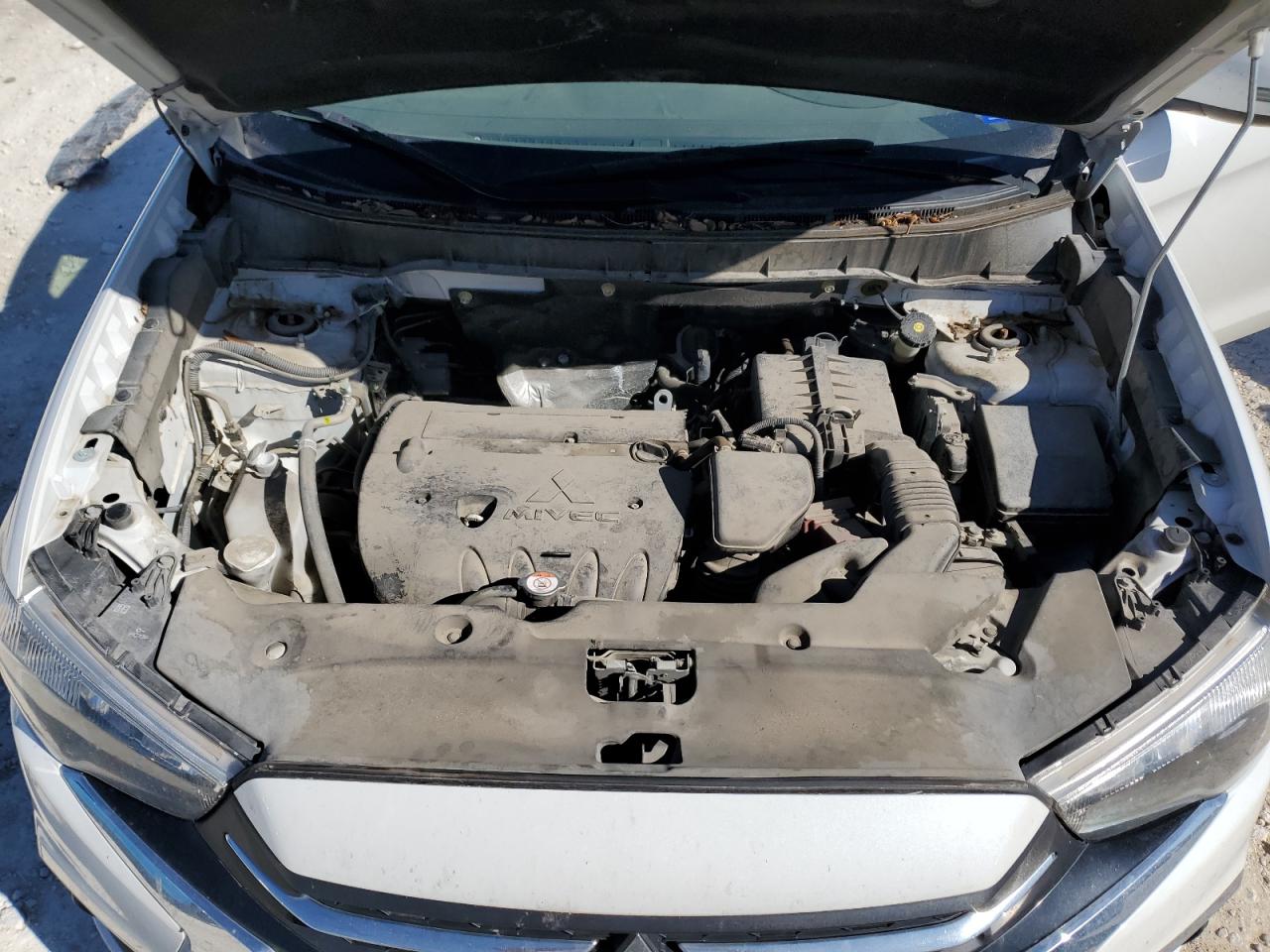 2018 Mitsubishi Outlander - Image 12
