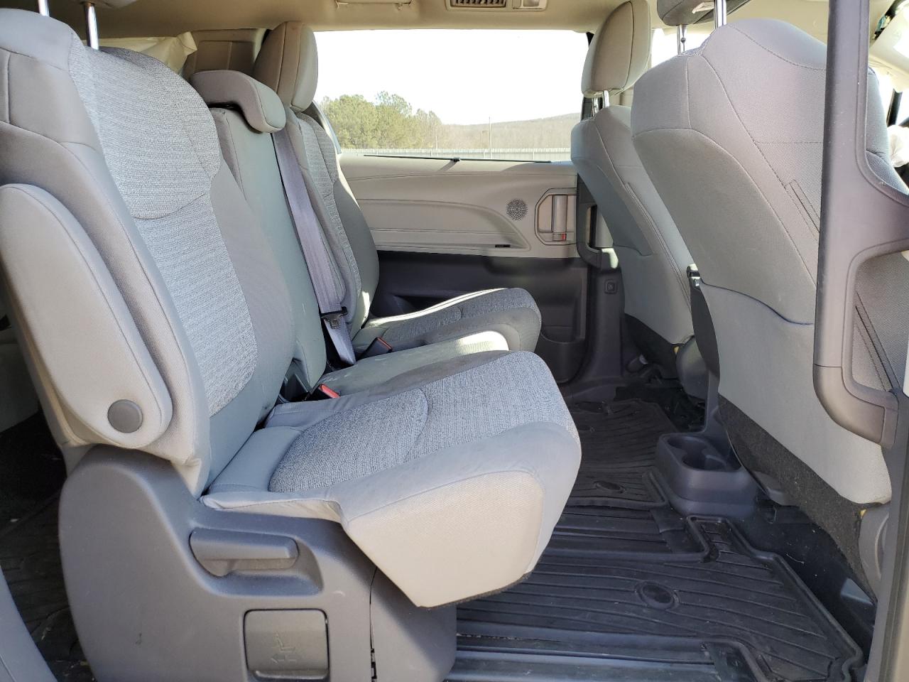 2021 Toyota Sienna - Image 11
