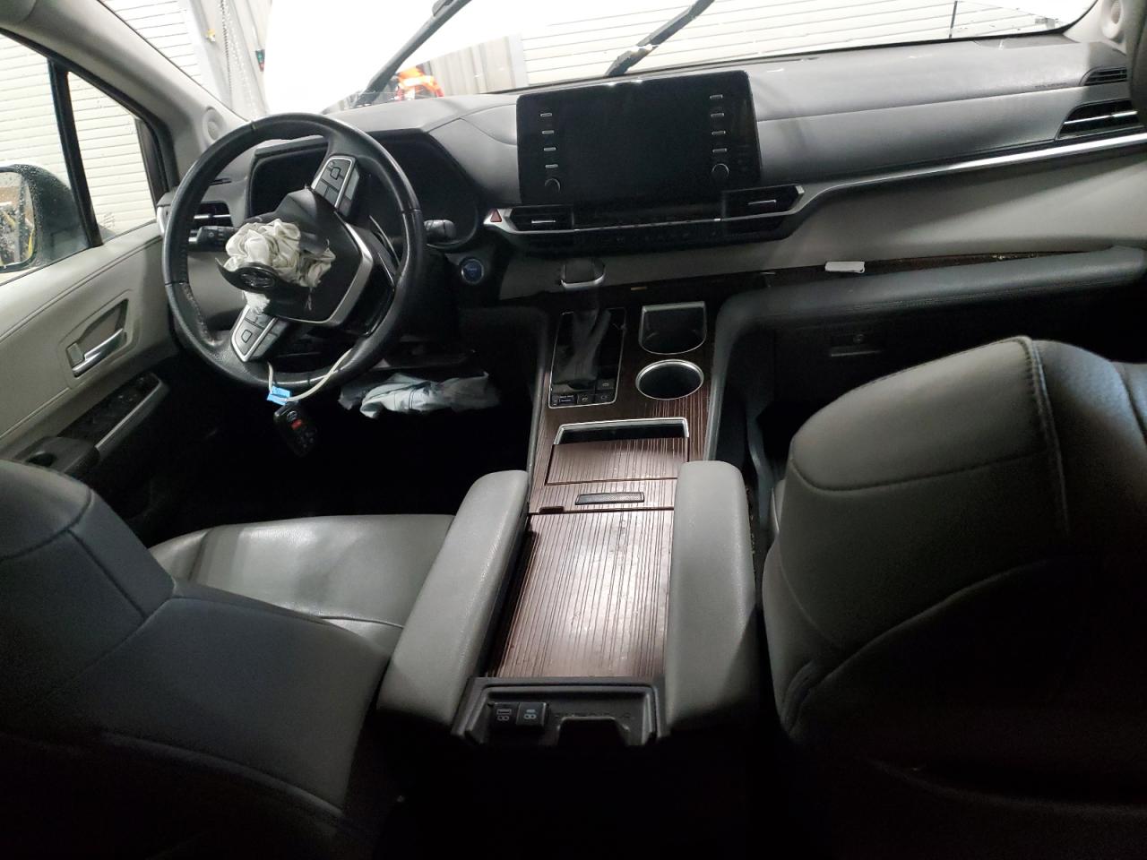 2021 Toyota Sienna - Image 8