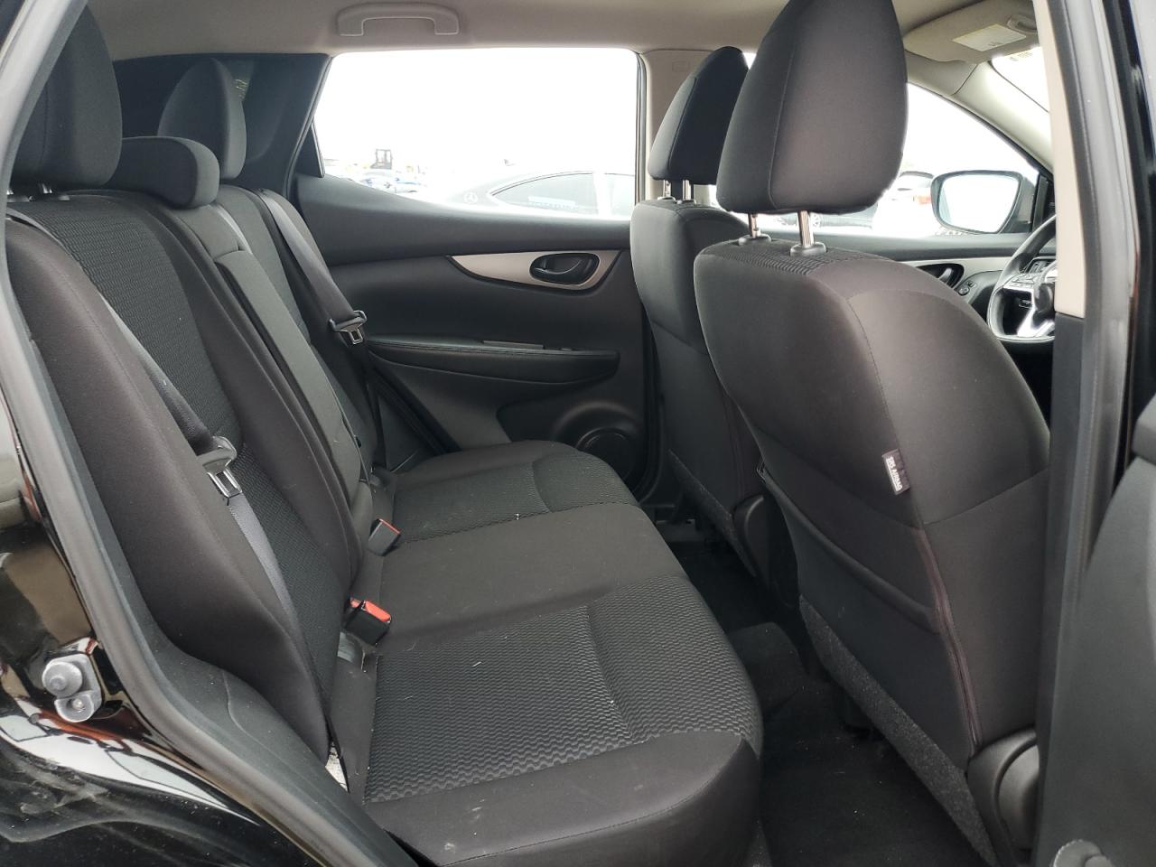 2018 Nissan Rogue - Image 10