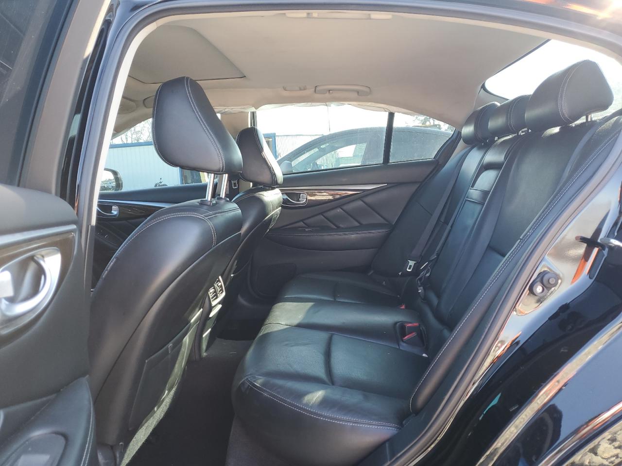 2015 Infiniti Q50 - Image 10