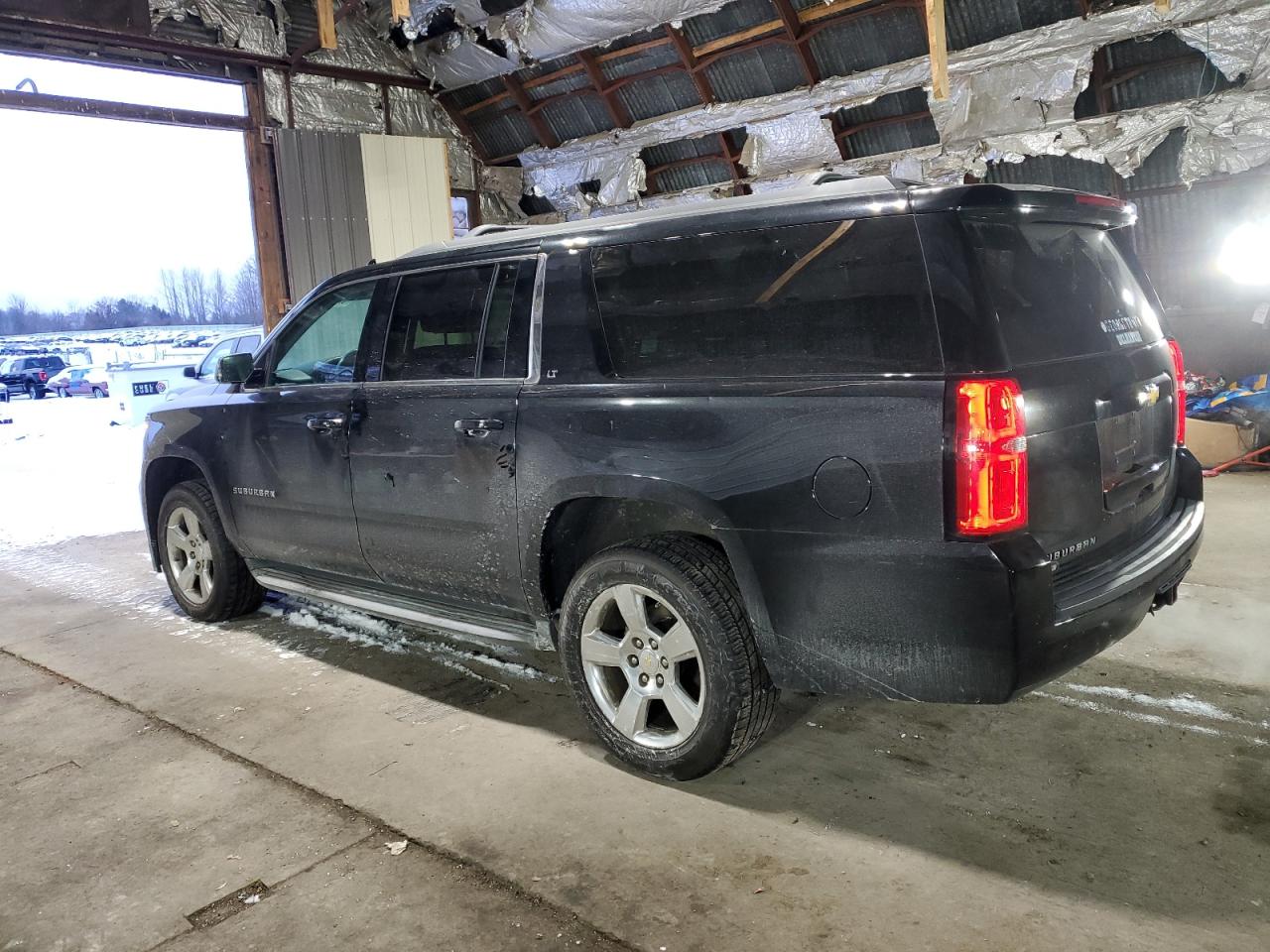 VIN 1GNSKJKC8FR556598 2015 CHEVROLET SUBURBAN no.2