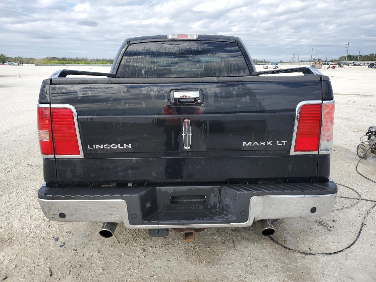 2008 Lincoln Mark LT - Image 6