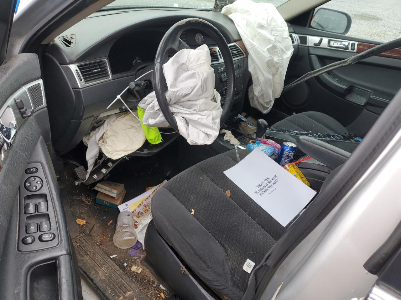 2005 Chrysler Pacifica - Image 8