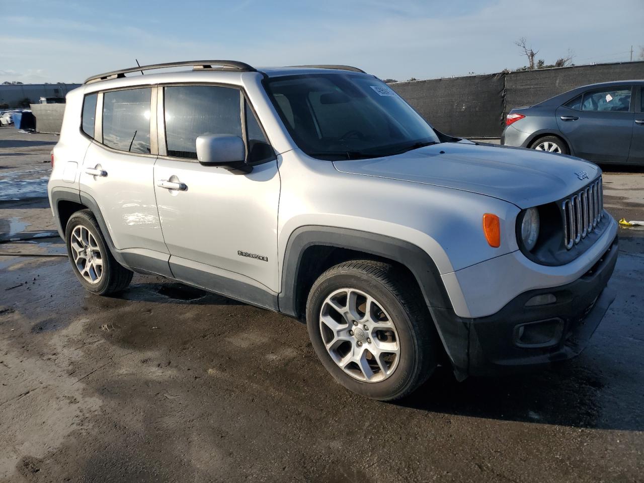 2017 Jeep Renegade - Image 4