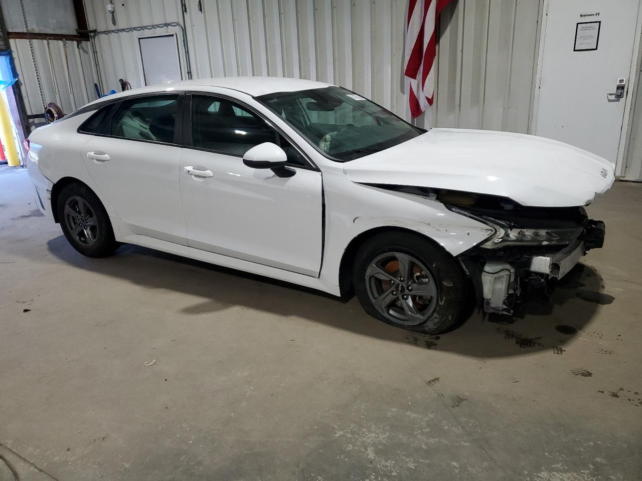 2023 Kia K5 - Image 4