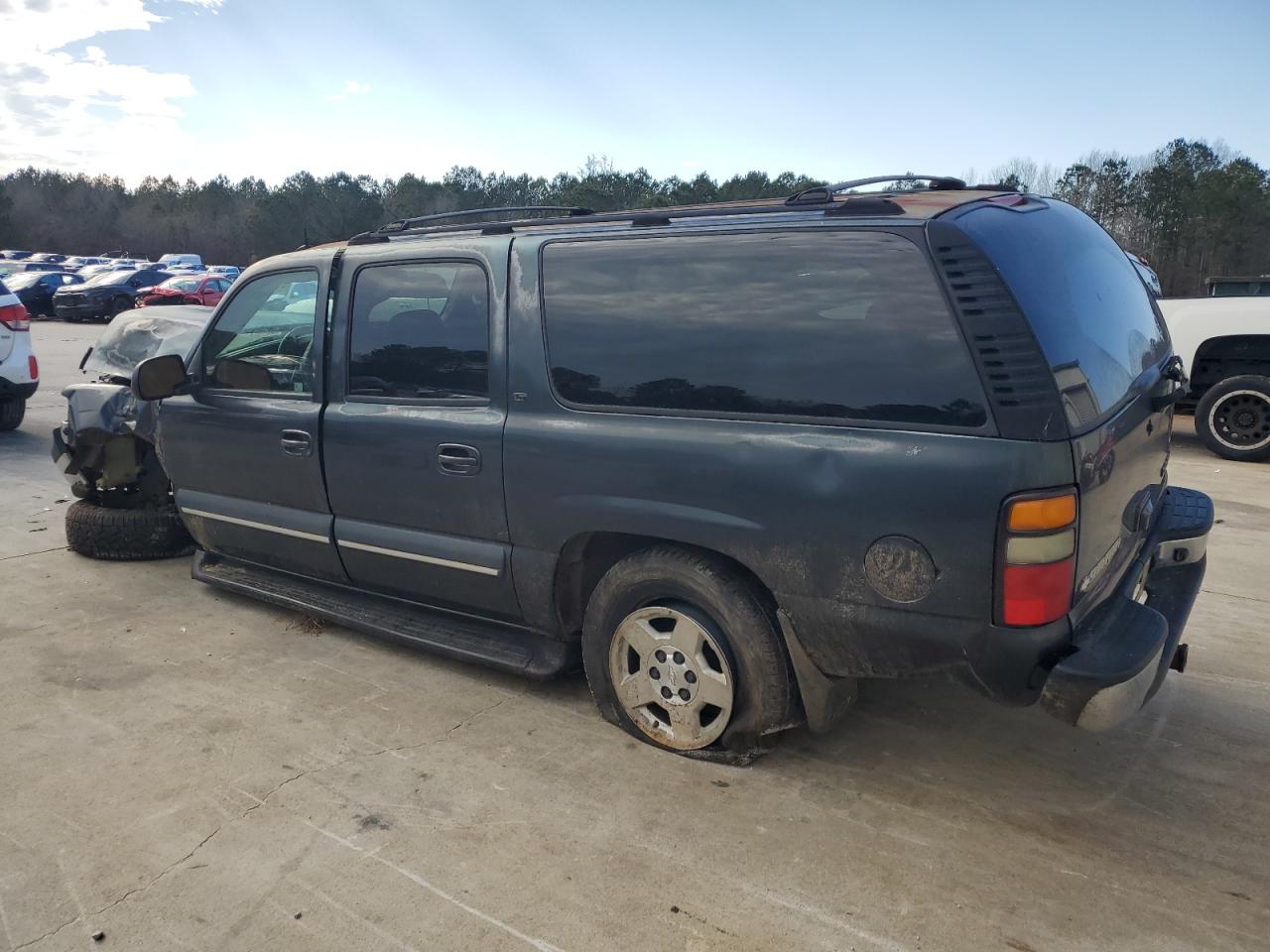 2004 Chevrolet Suburban - Image 2