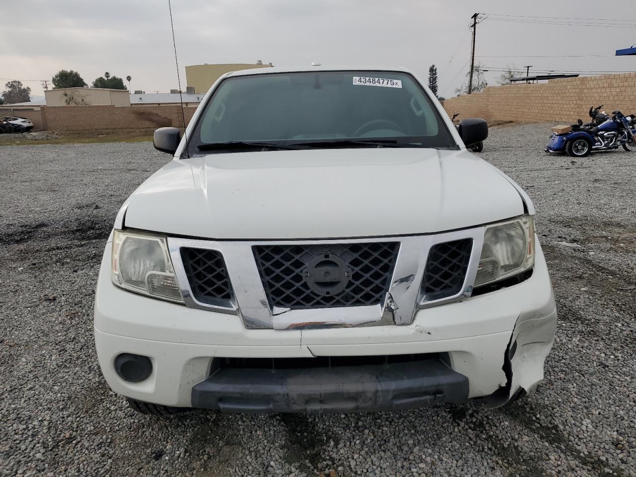 2015 Nissan Navara (Frontier) - Image 5