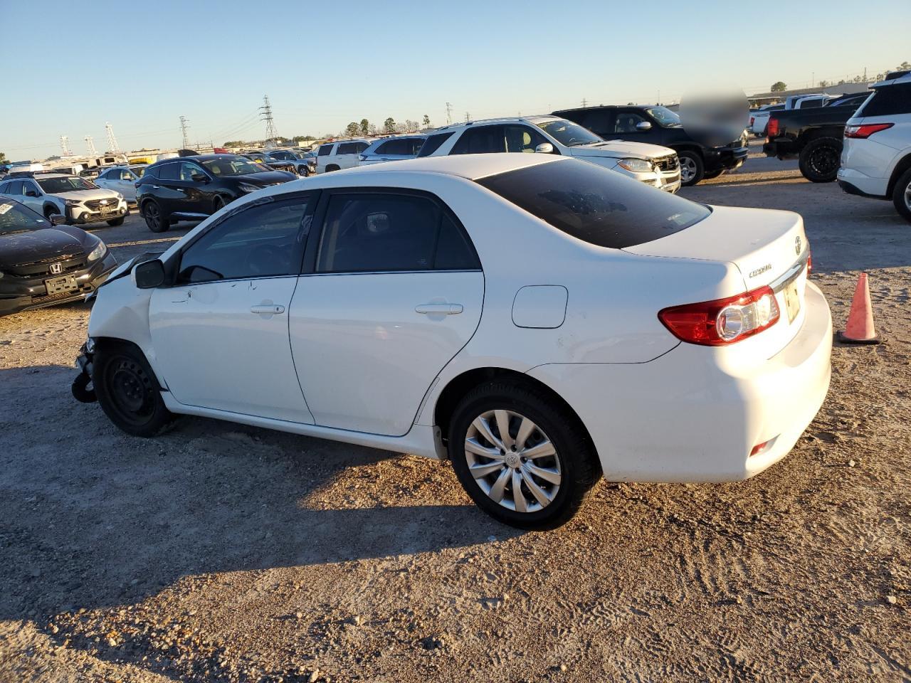 VIN 5YFBU4EE4DP104740 2013 TOYOTA COROLLA no.2