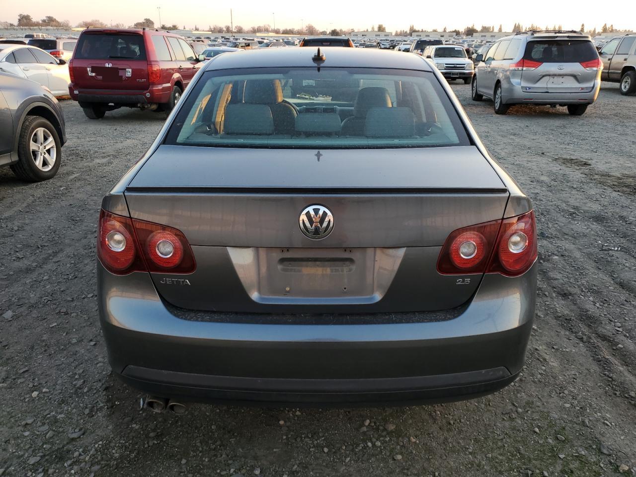 2008 Volkswagen Jetta - Image 6