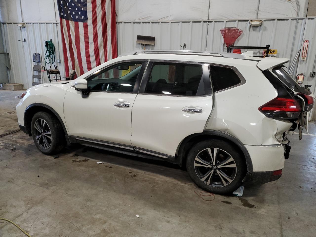 2017 Nissan Rogue - Image 2