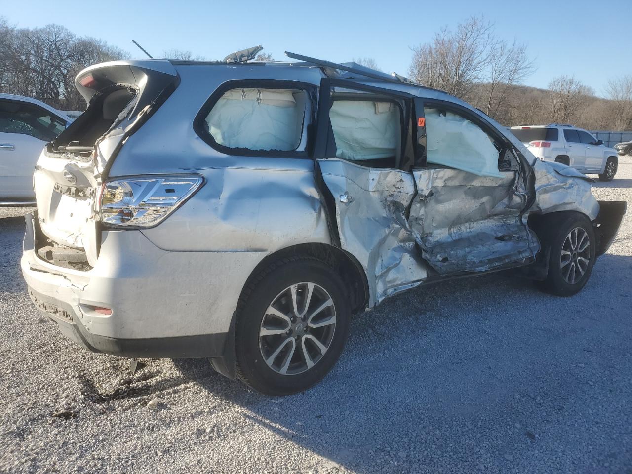 2015 Nissan Pathfinder - Image 3