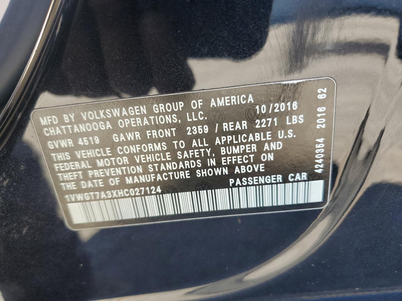 2017 Volkswagen Passat - Image 12