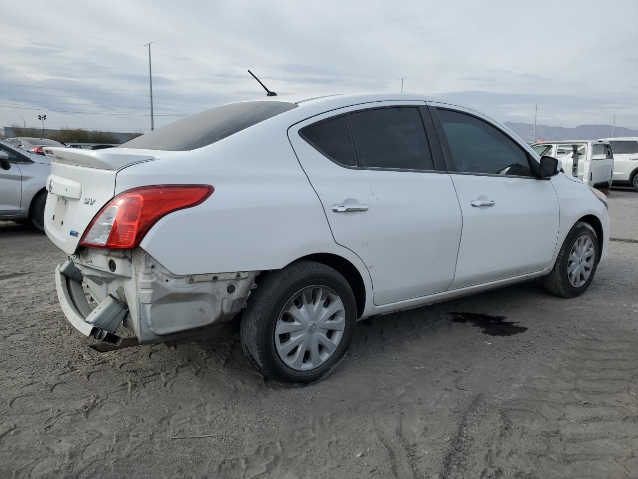 2015 Nissan Versa - Image 3