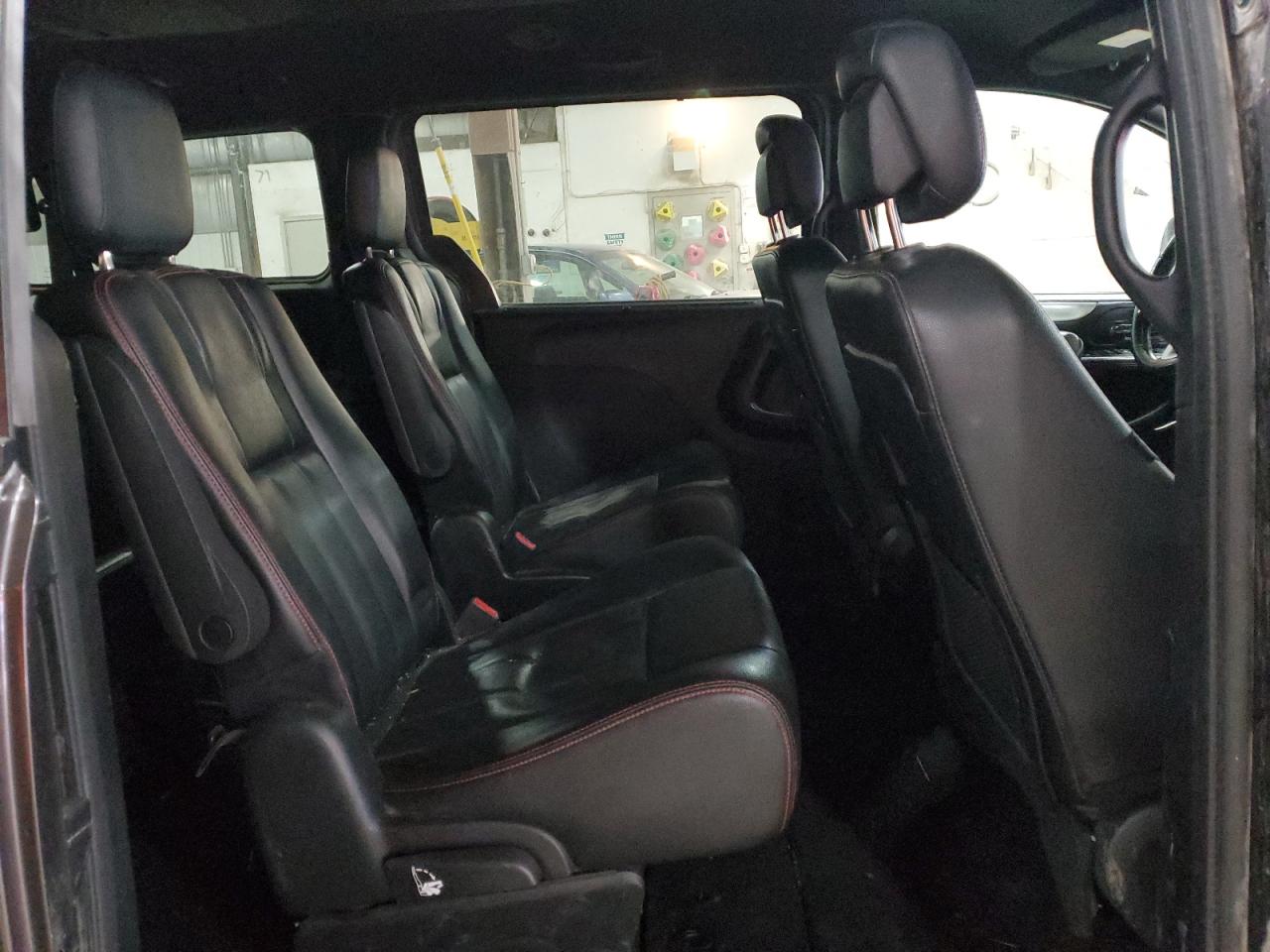 2019 Dodge Caravan - Image 11