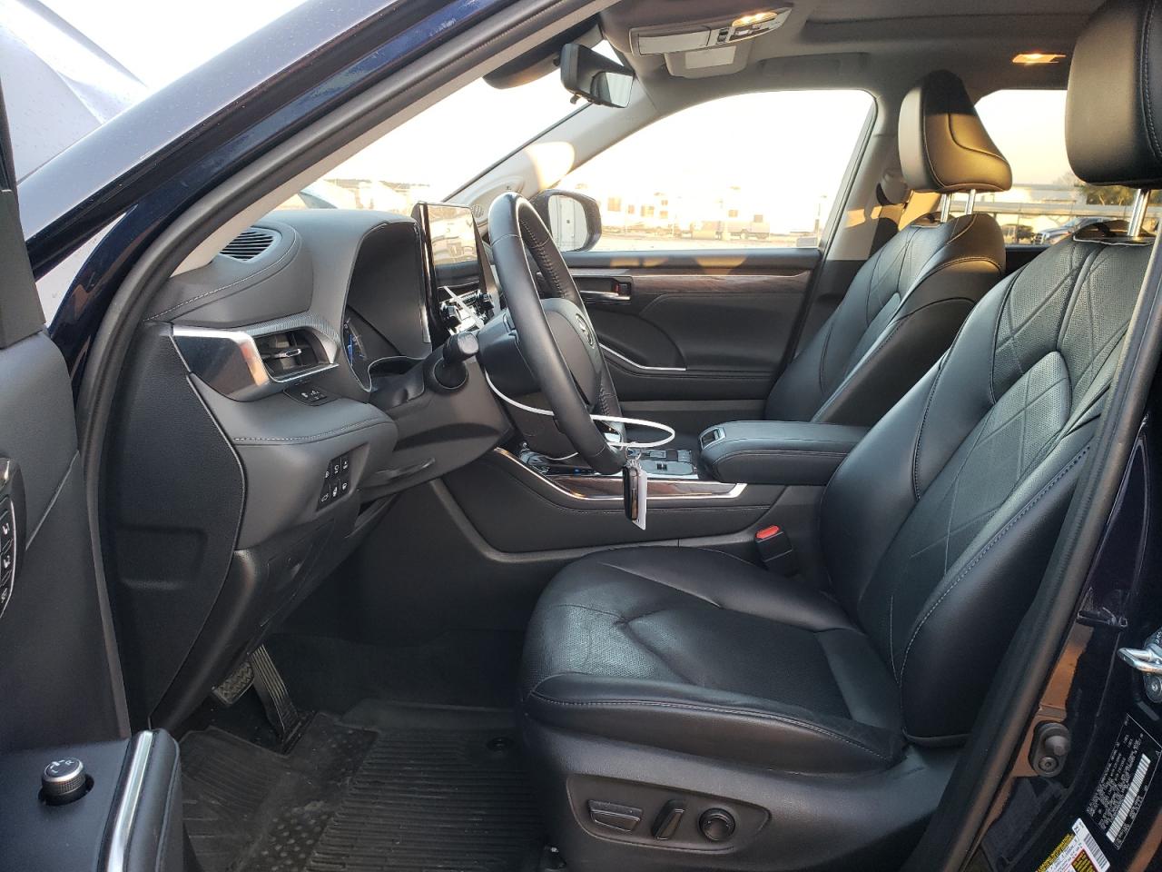 2021 Toyota Highlander - Image 7