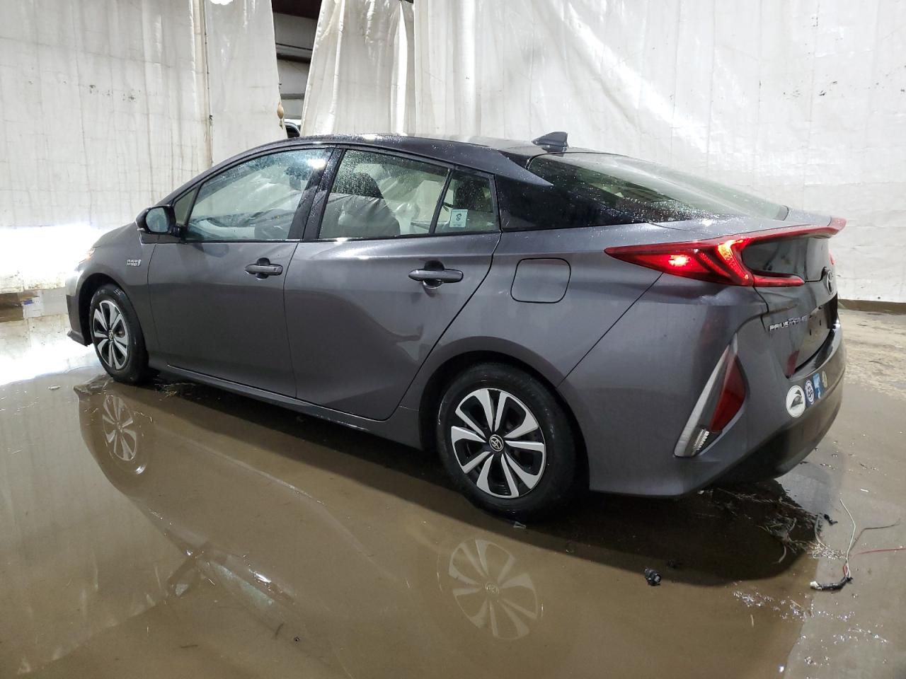 2017 Toyota Prius - Image 2
