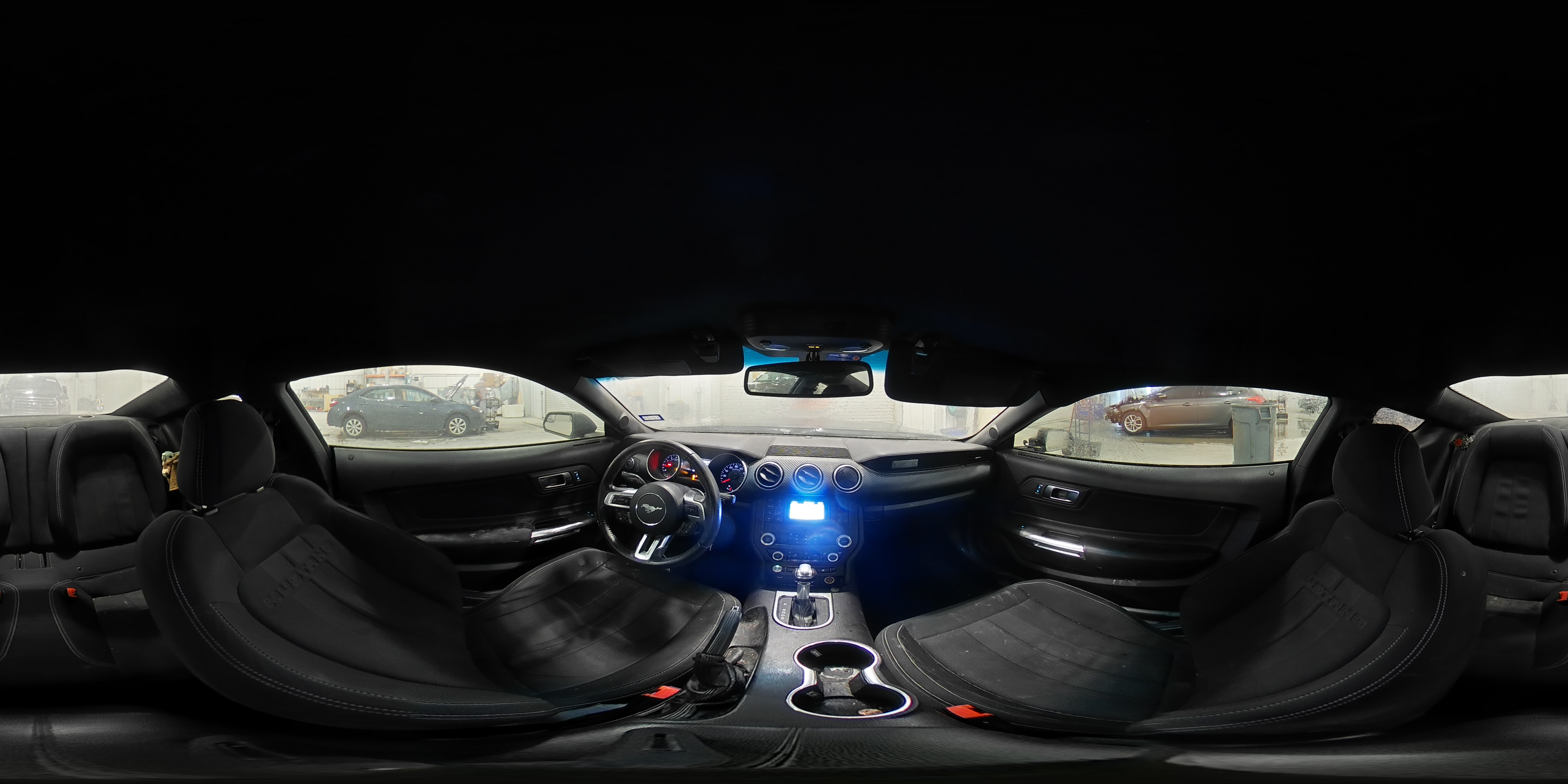 2019 Ford Mustang - Image 12
