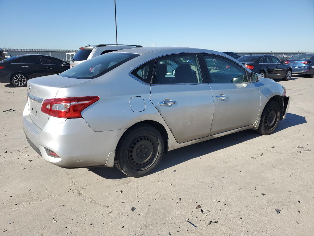2016 Nissan Sentra - Image 3