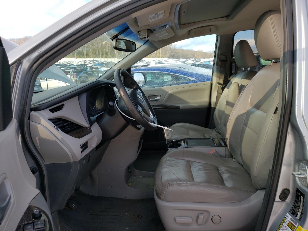 2016 Toyota Sienna - Image 7