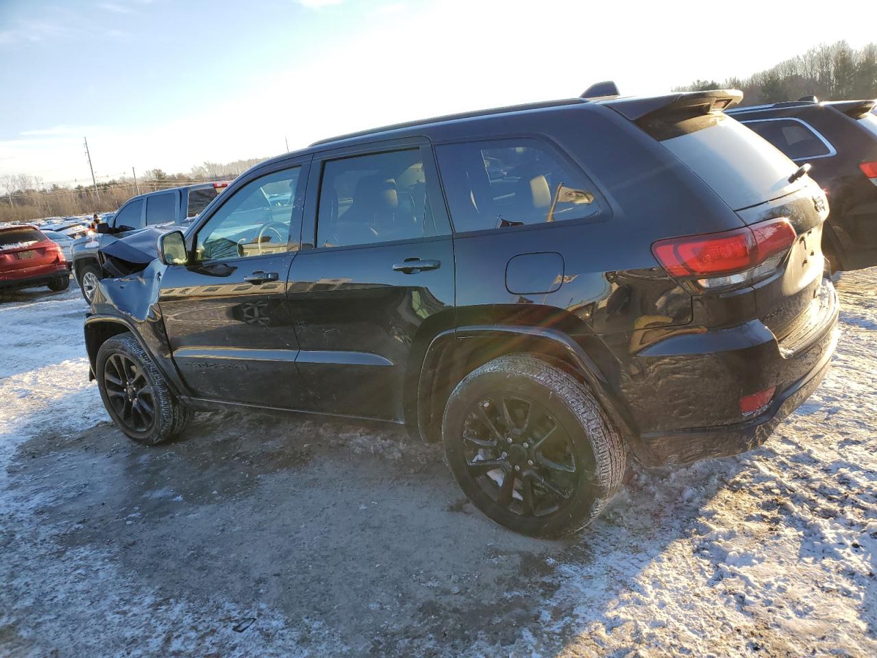 2018 Jeep Grand Cherokee - Image 2
