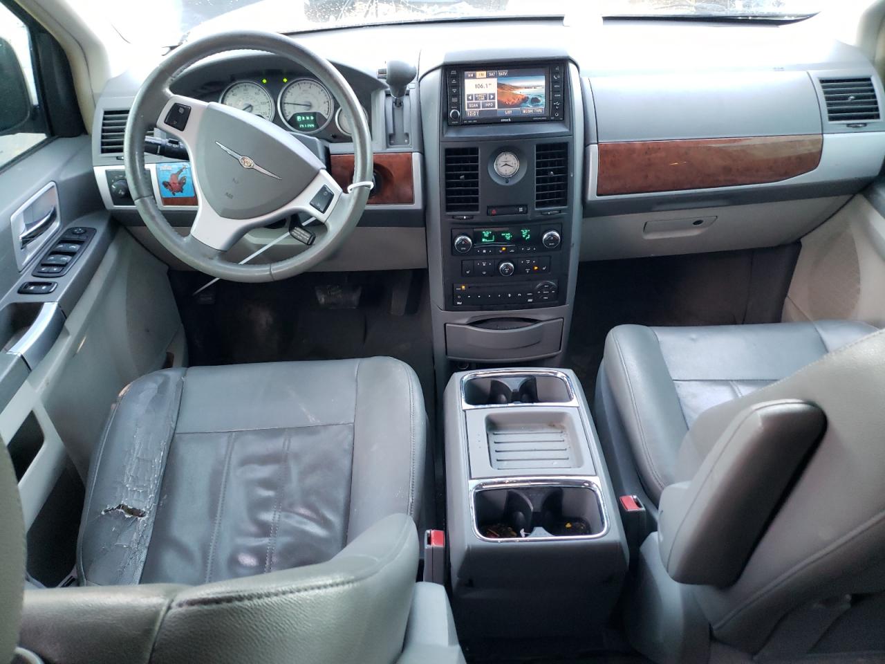 2008 Chrysler Town & Country - Image 8