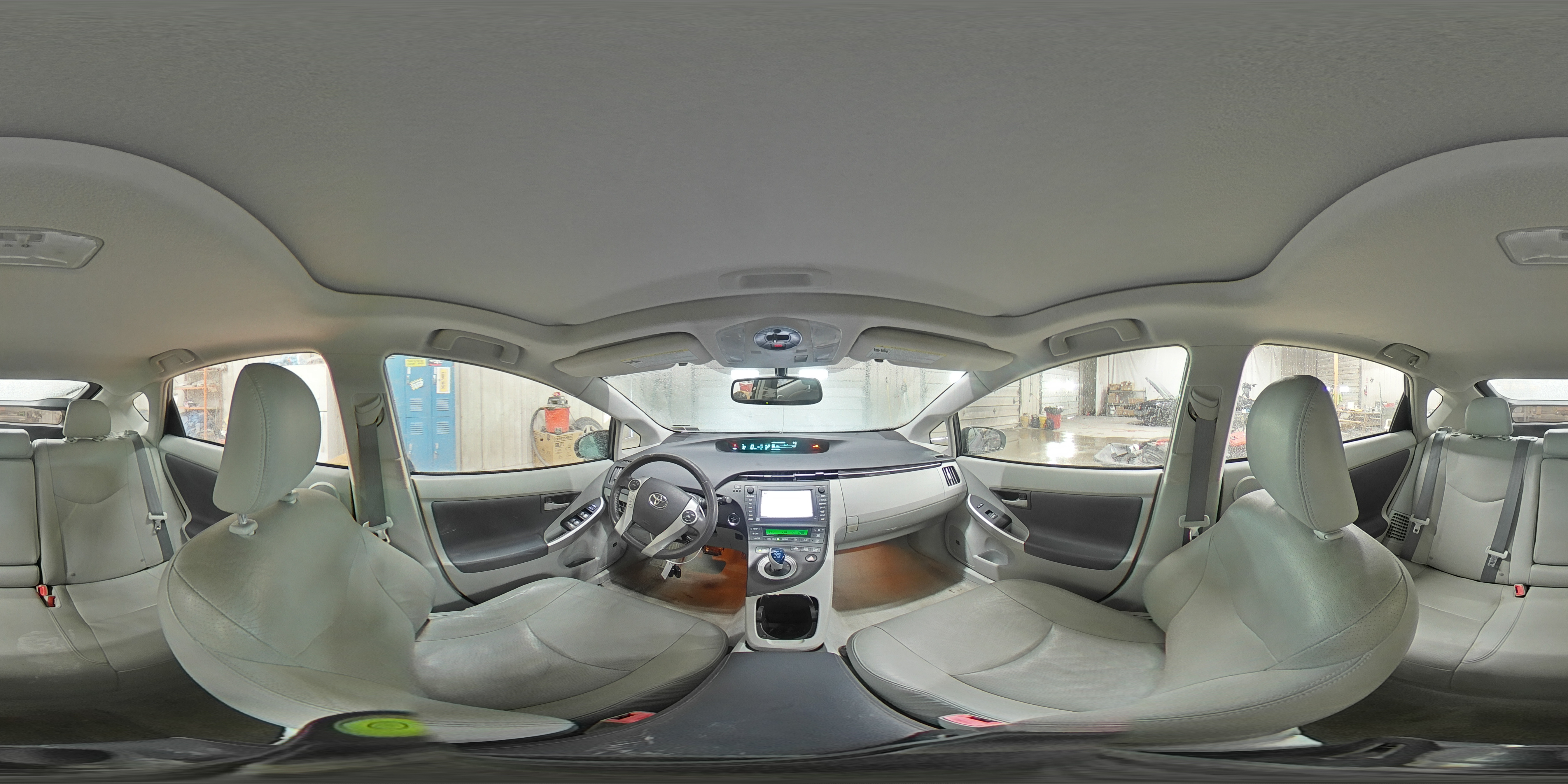 2010 Toyota Prius - Image 13