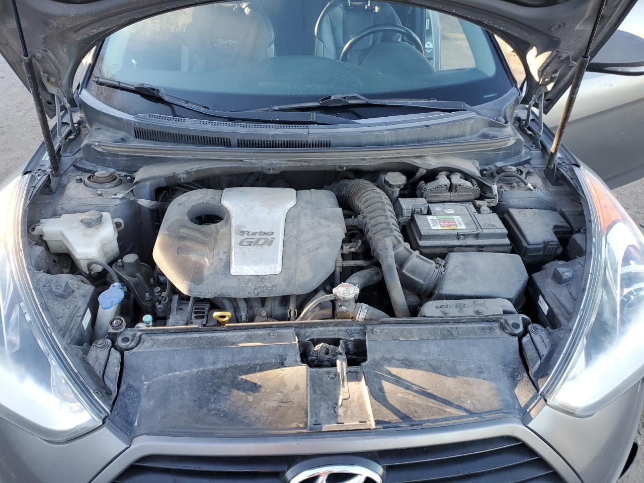 2015 Hyundai Veloster - Image 11