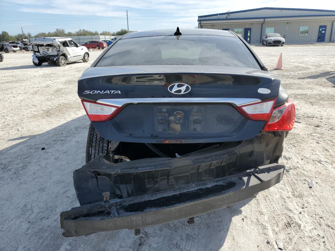 2011 Hyundai Sonata - Image 6