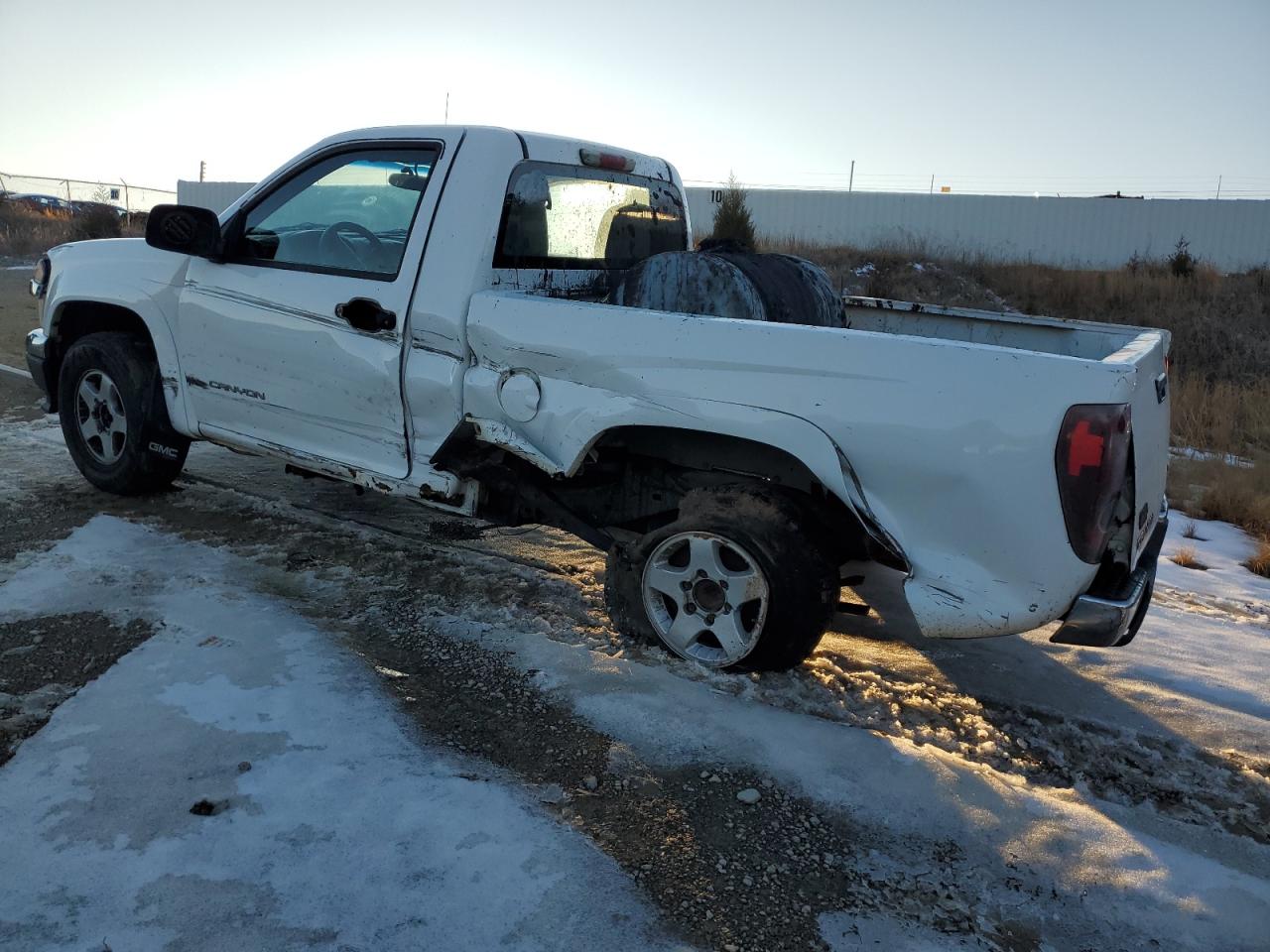 2005 GMC Canyon - Image 2