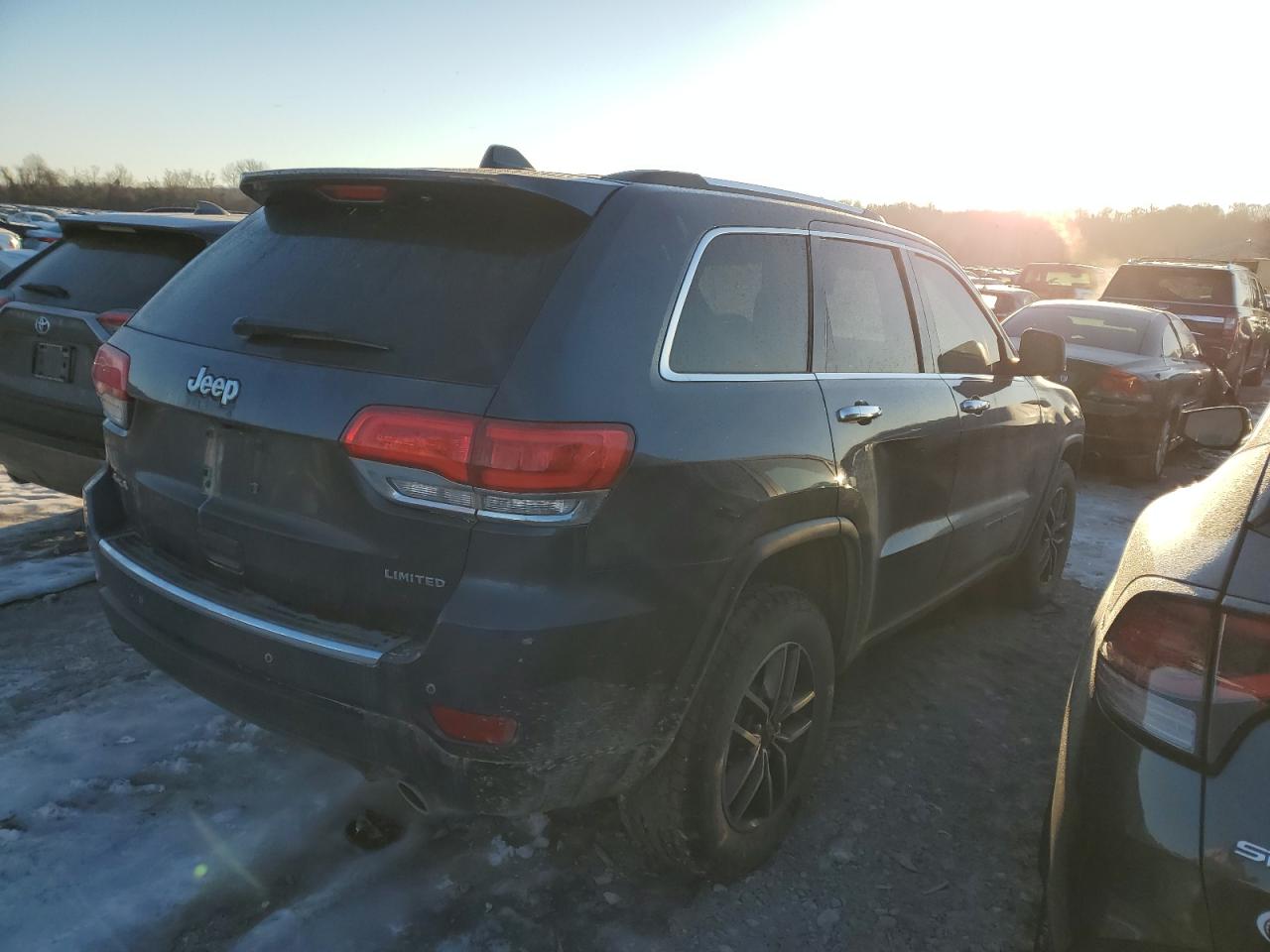 2019 Jeep Grand Cherokee - Image 3