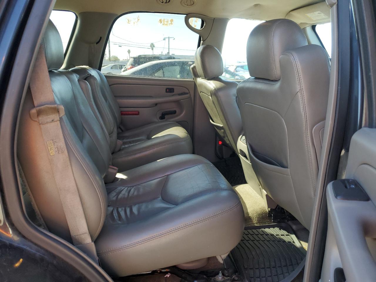 2005 GMC Yukon - Image 11