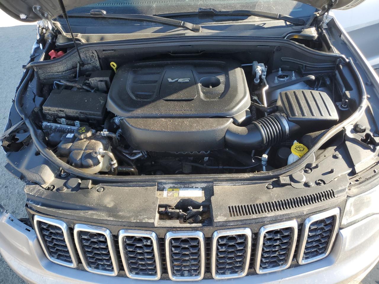 2018 Jeep Grand Cherokee - Image 12