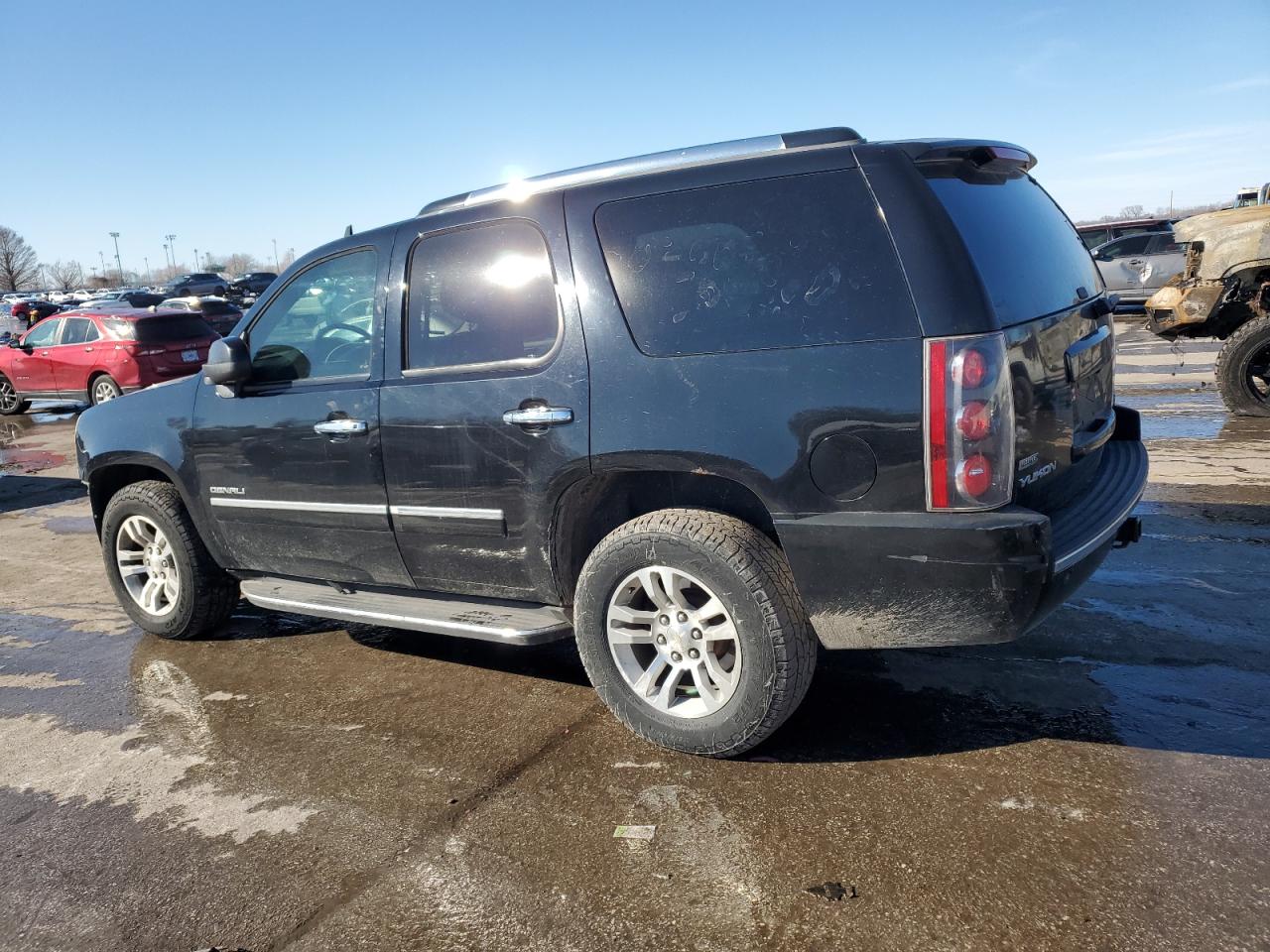 2010 GMC Yukon - Image 2