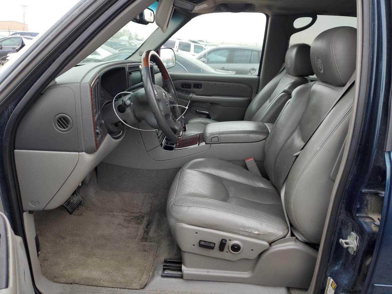 2005 Cadillac Escalade - Image 7